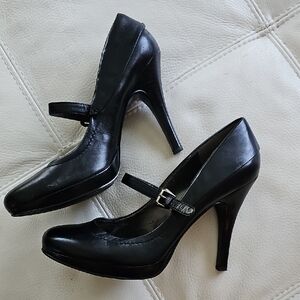 Elegant Black Nine West  8 High Heels